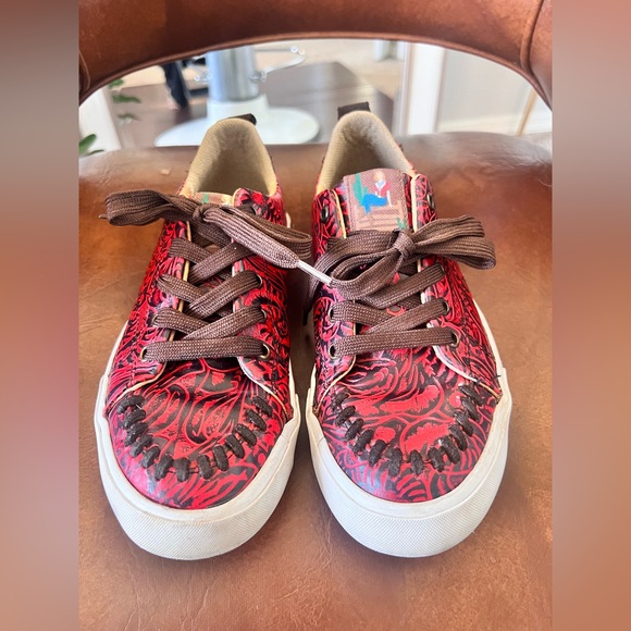 Justin Boots Shoes - Reba by Justin RM072 Susie Red Floral Print Leather Sneaker size 8.5